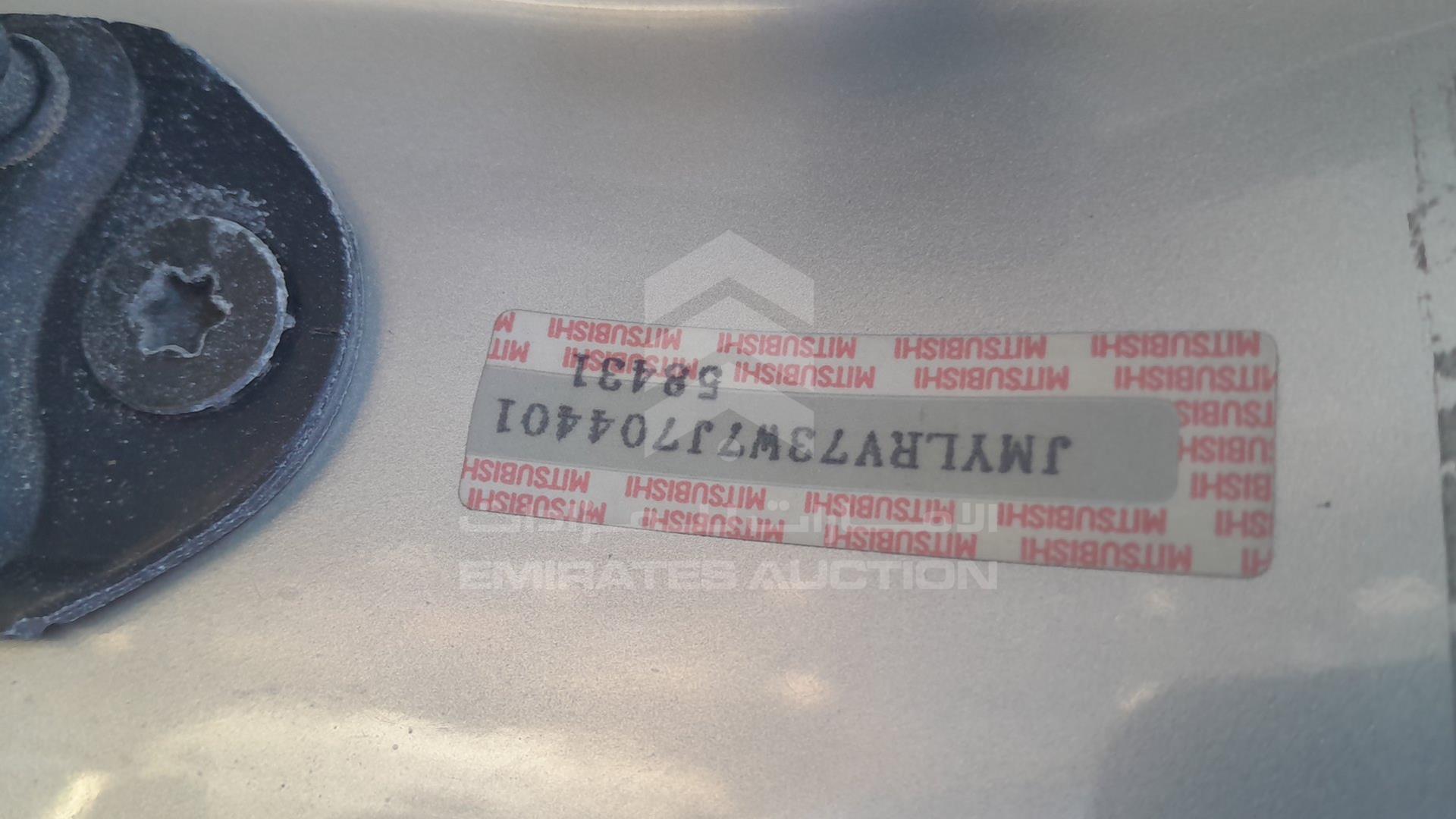 2007 MITSUBISHI PAJERO VIN: JMYLRV73W7J704401
