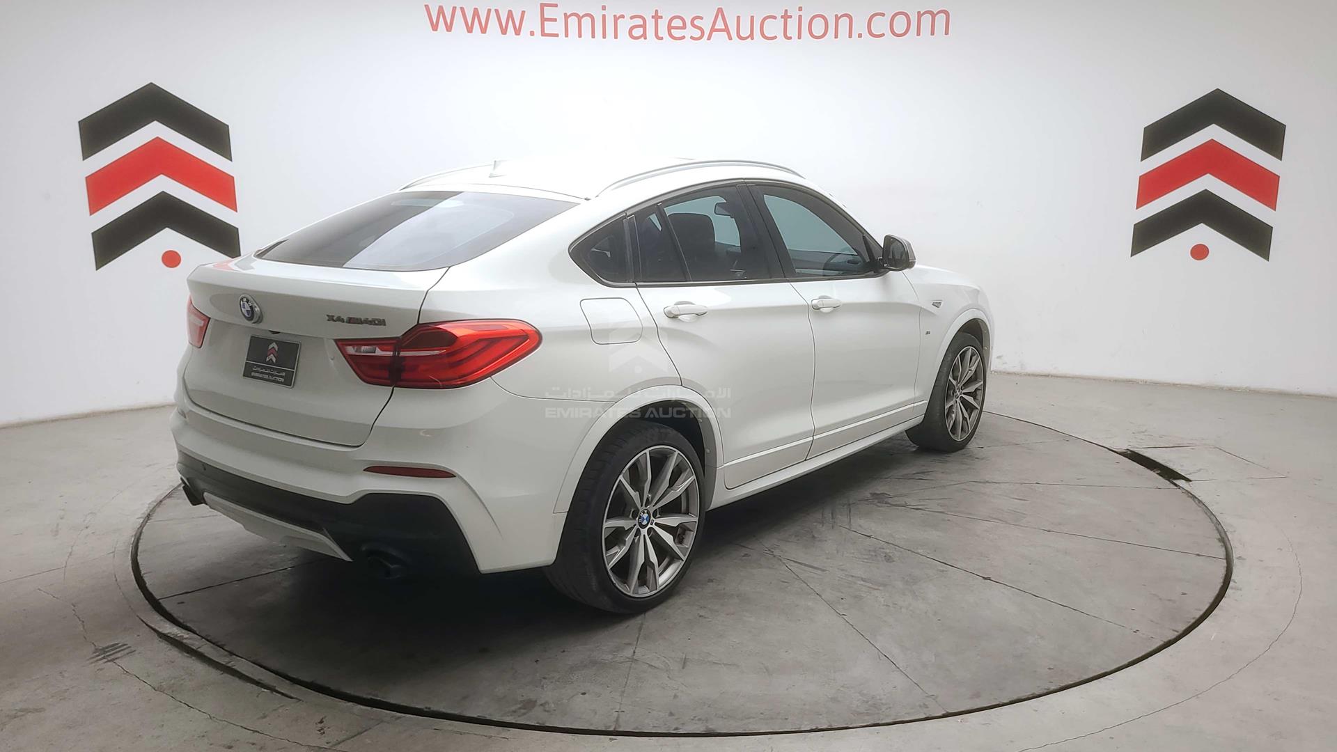 2018 BMW X4 VIN: WBAXW7102J0Y57164