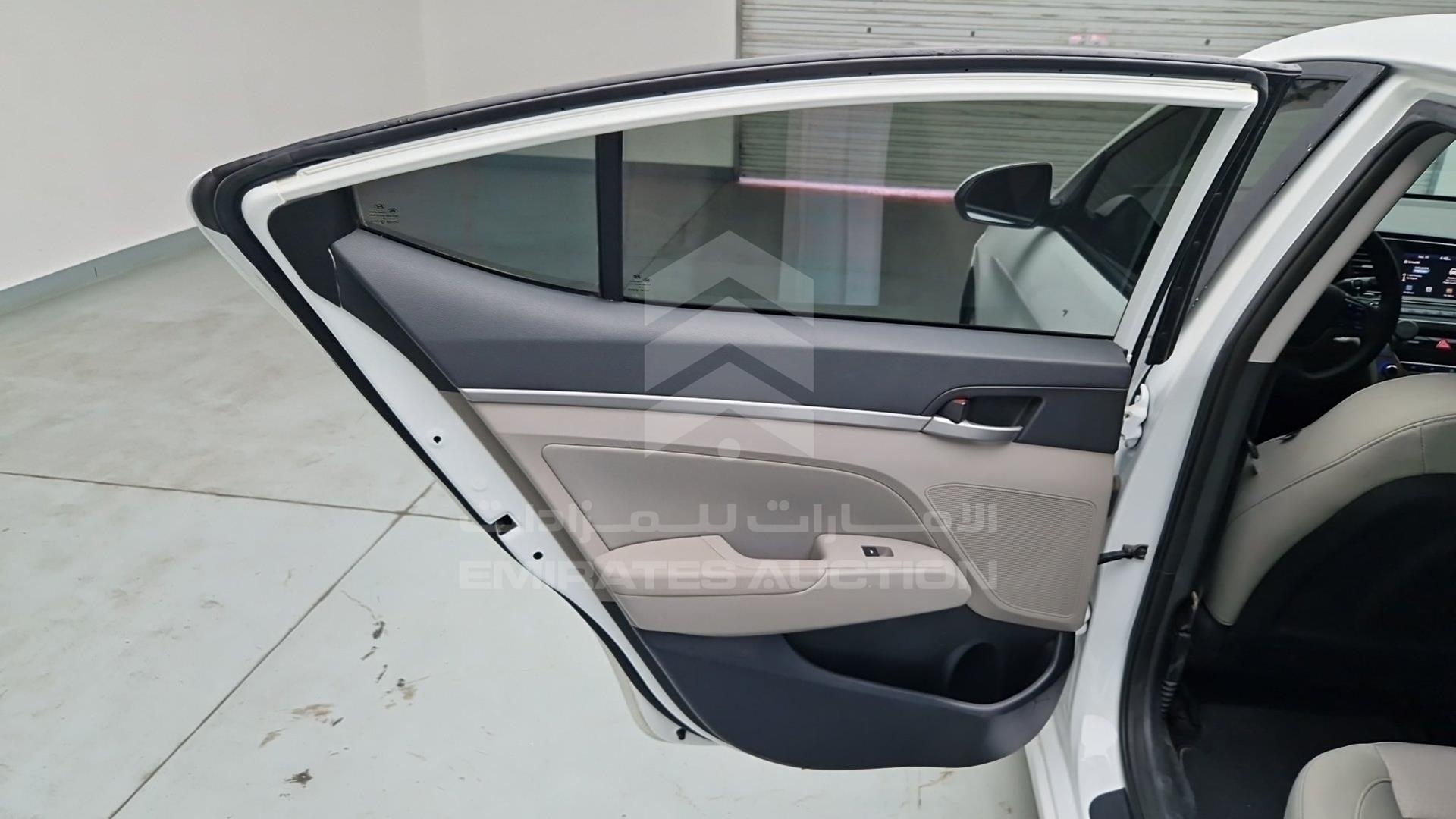 2017 HYUNDAI ELANTRA VIN: 5NPD84LF6HH058582