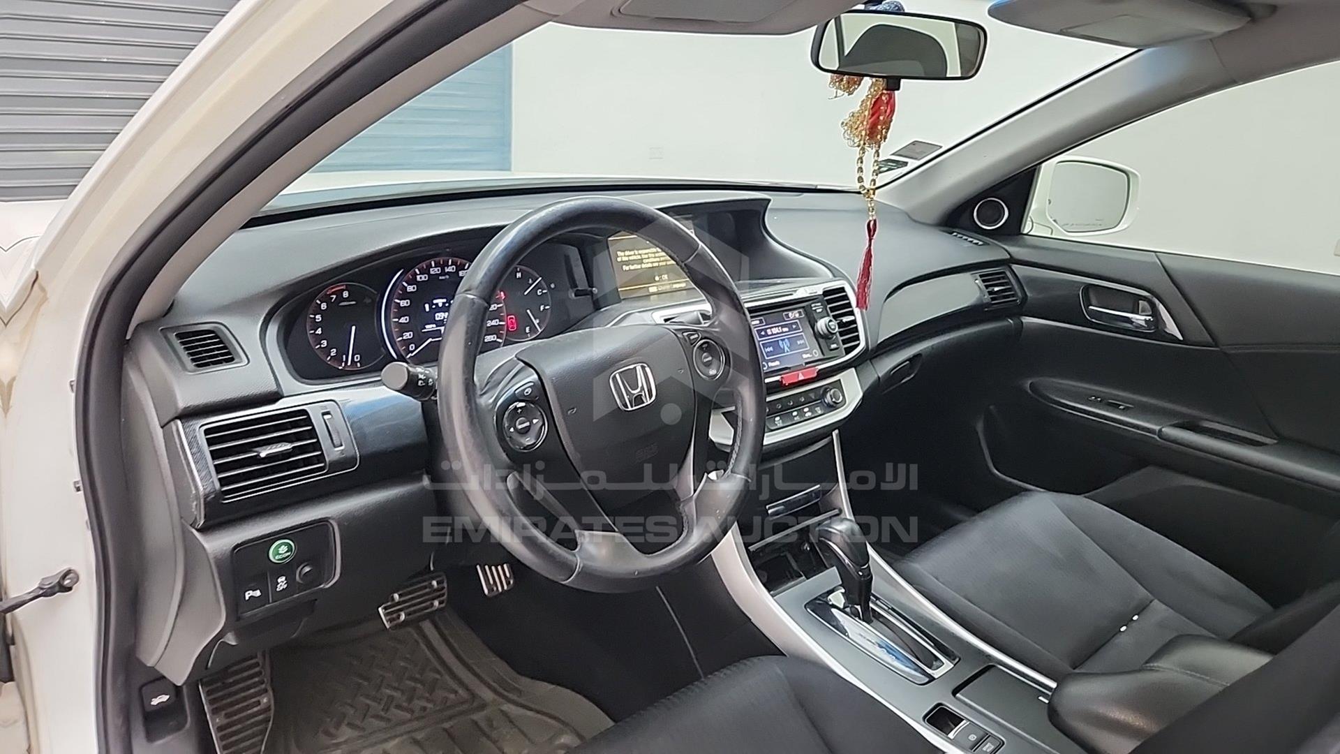 2016 HONDA ACCORD VIN: LUCCR2647G3413109