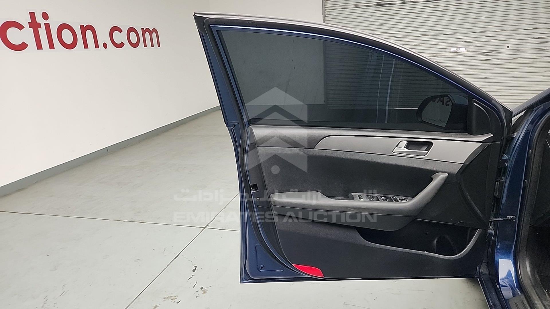 2016 HYUNDAI SONATA VIN: KMHE241G4GA109113