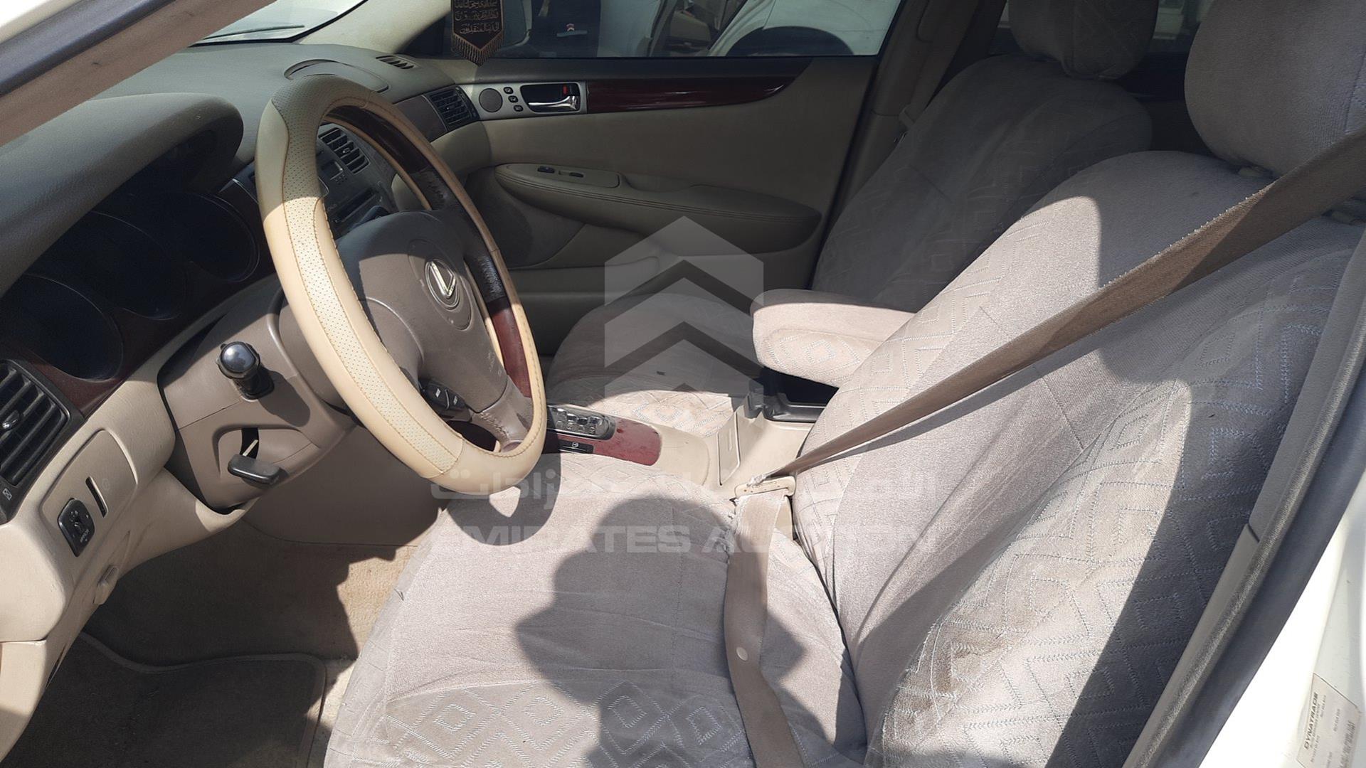 2002 LEXUS ES 300 VIN: JTHBF30G820049888