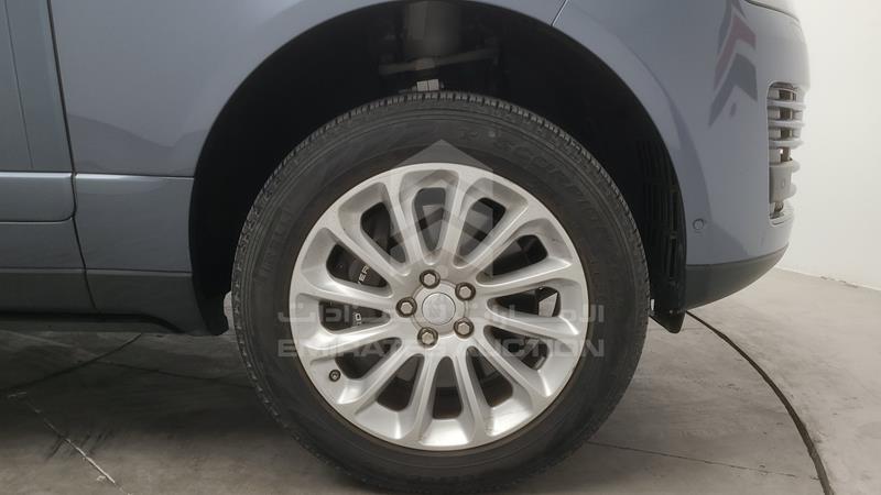 SALGA2BV6JA380966 Auction: EmiratesAuction Lot: 405807 SALGA2BV6JA380966 Range Rover Vogue SE 2018 BLUE Photo 39