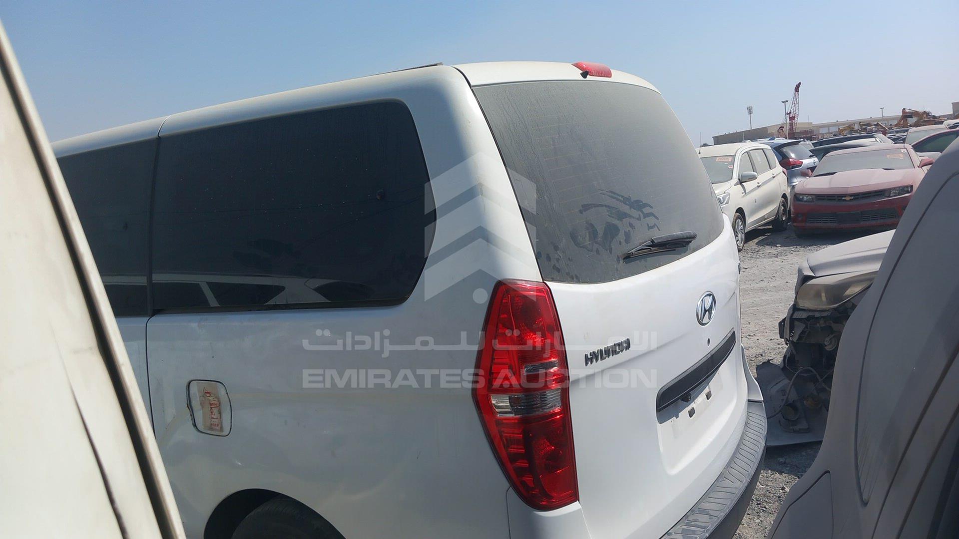 2015 HYUNDAI H1 VIN: KMHWG81R3FU643795