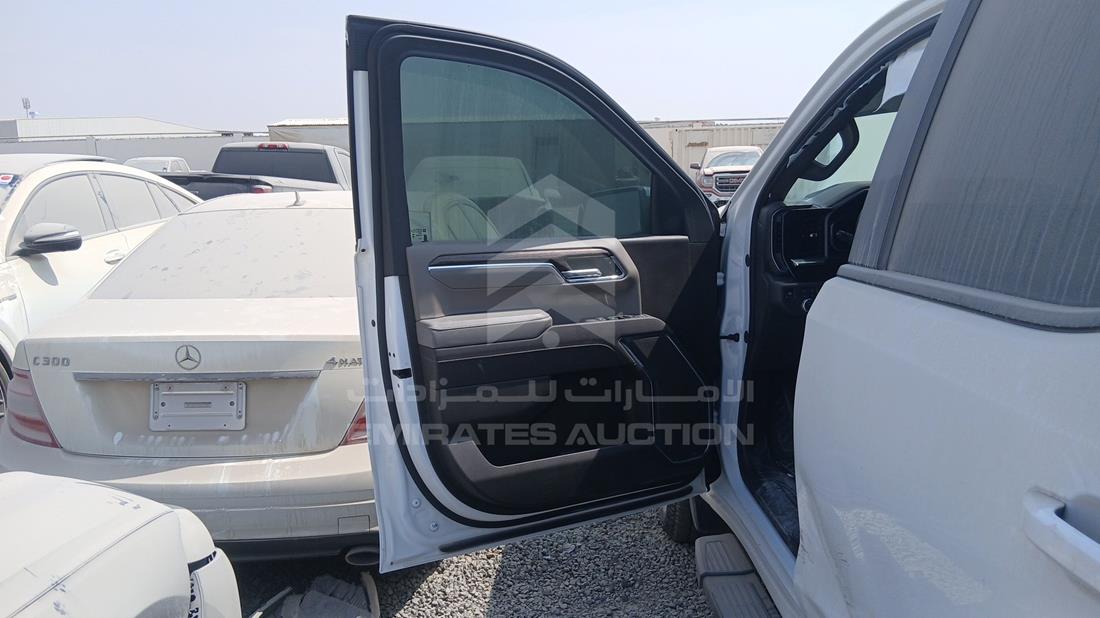 جي ام سي سيررا 2025 — الباب الأمامي الأيسر — صورة 10