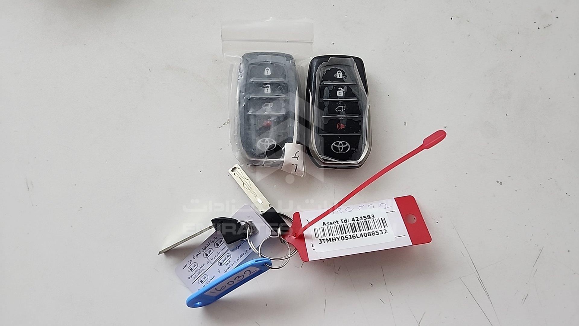 2020 TOYOTA LAND CRUISER VIN: JTMHY05J6L4088532