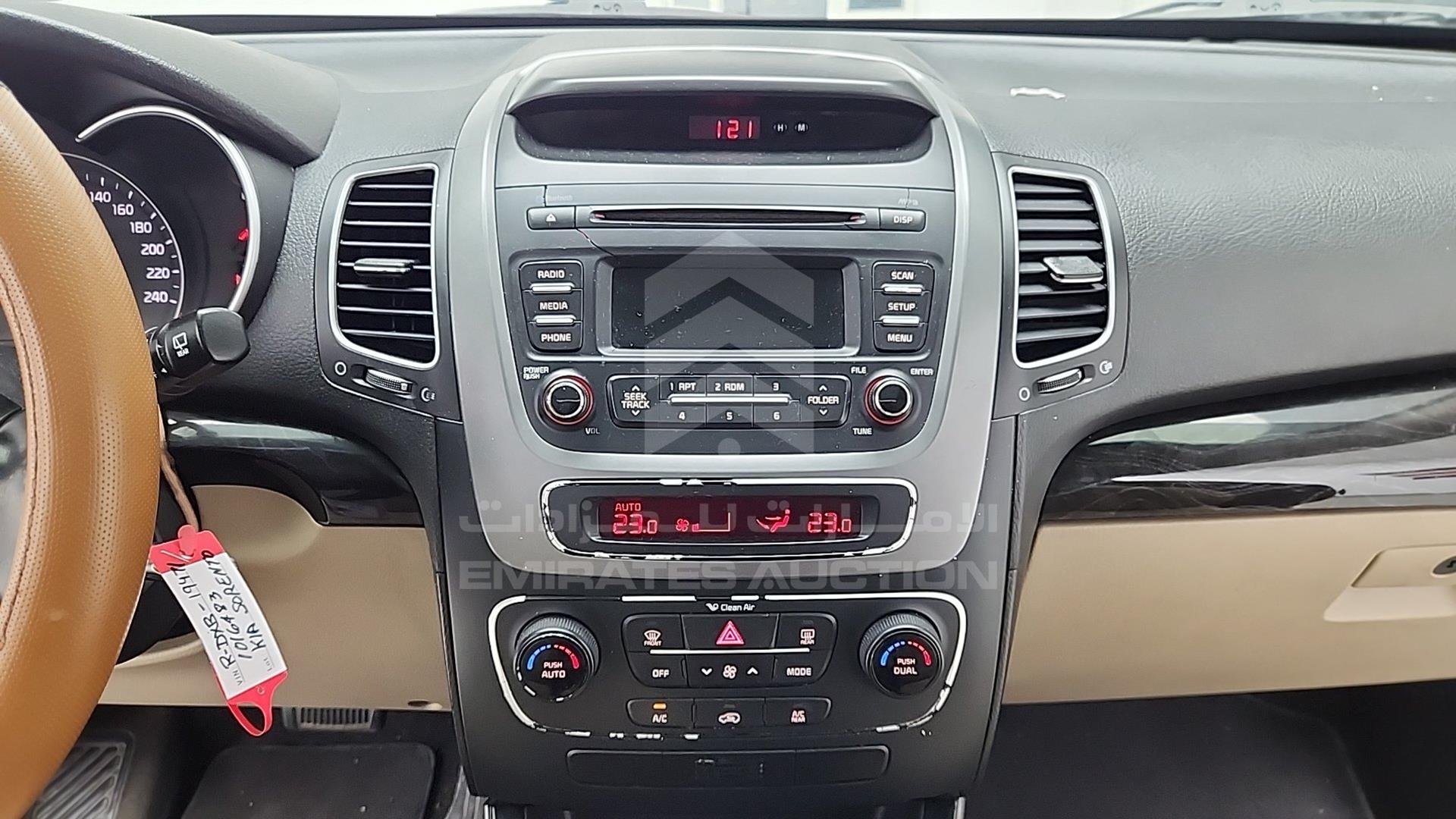 2015 KIA SORENTO VIN: KNAKU8119F5512075