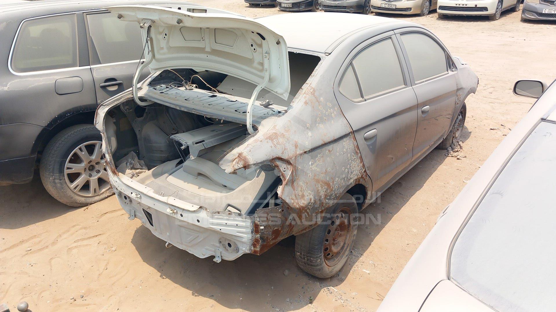 0 MITSUBISHI --- VIN: MMDAFT6J5MH008852