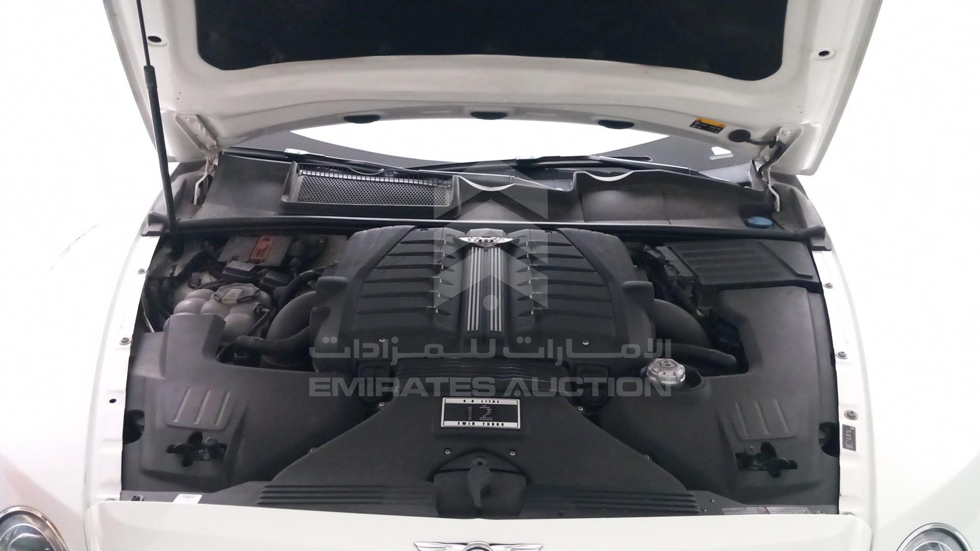 2017 BENTLEY BENTAYGA VIN: SJAAB1ZV8HC015778