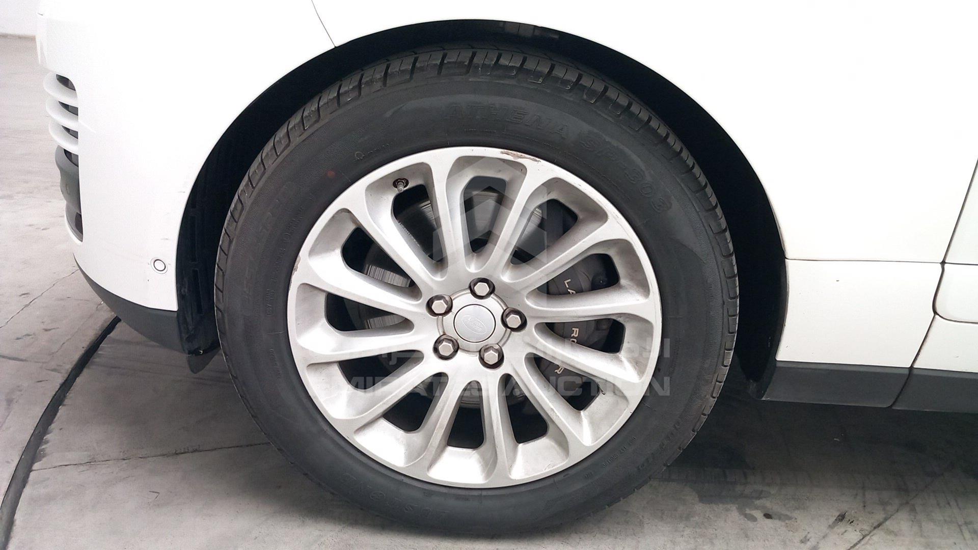 2018 RANGE ROVER HSE VIN: SALGA2BVXJA395227