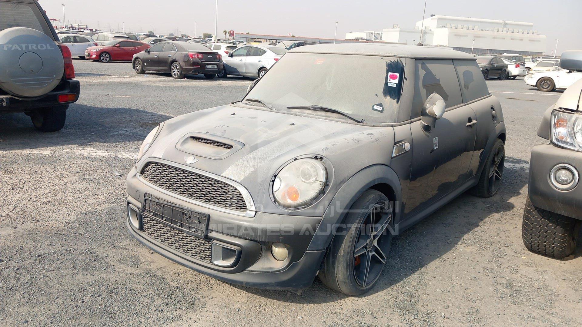 2013 MINI COOPER S VIN: WMWSV310XDT452808