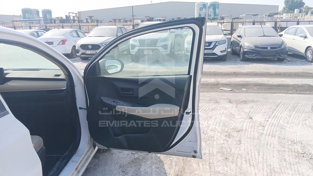 تويوتا ياريس 2023 — الباب الأمامي الأيمن — صورة 26