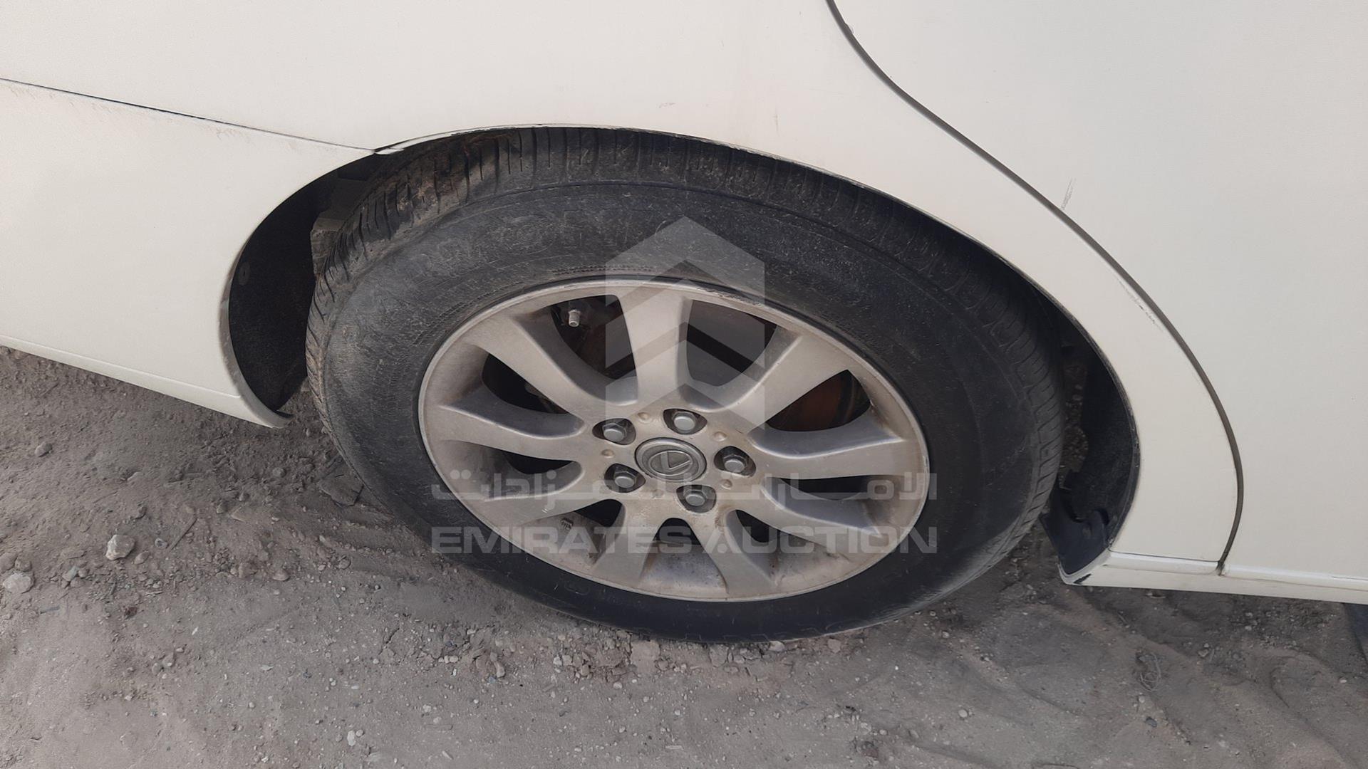 2002 LEXUS ES 300 VIN: JTHBF30G820049888