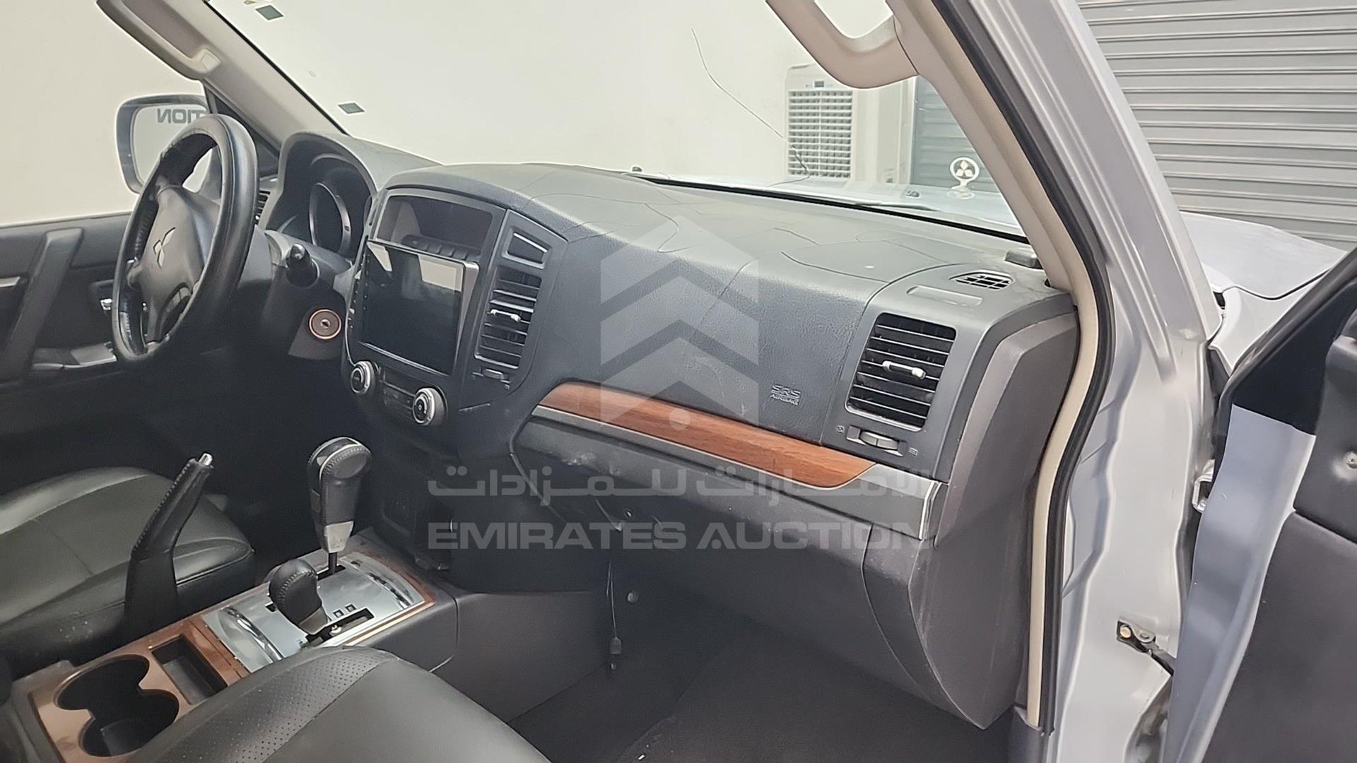 2008 MITSUBISHI PAJERO VIN: JMYLRV93W8J720356