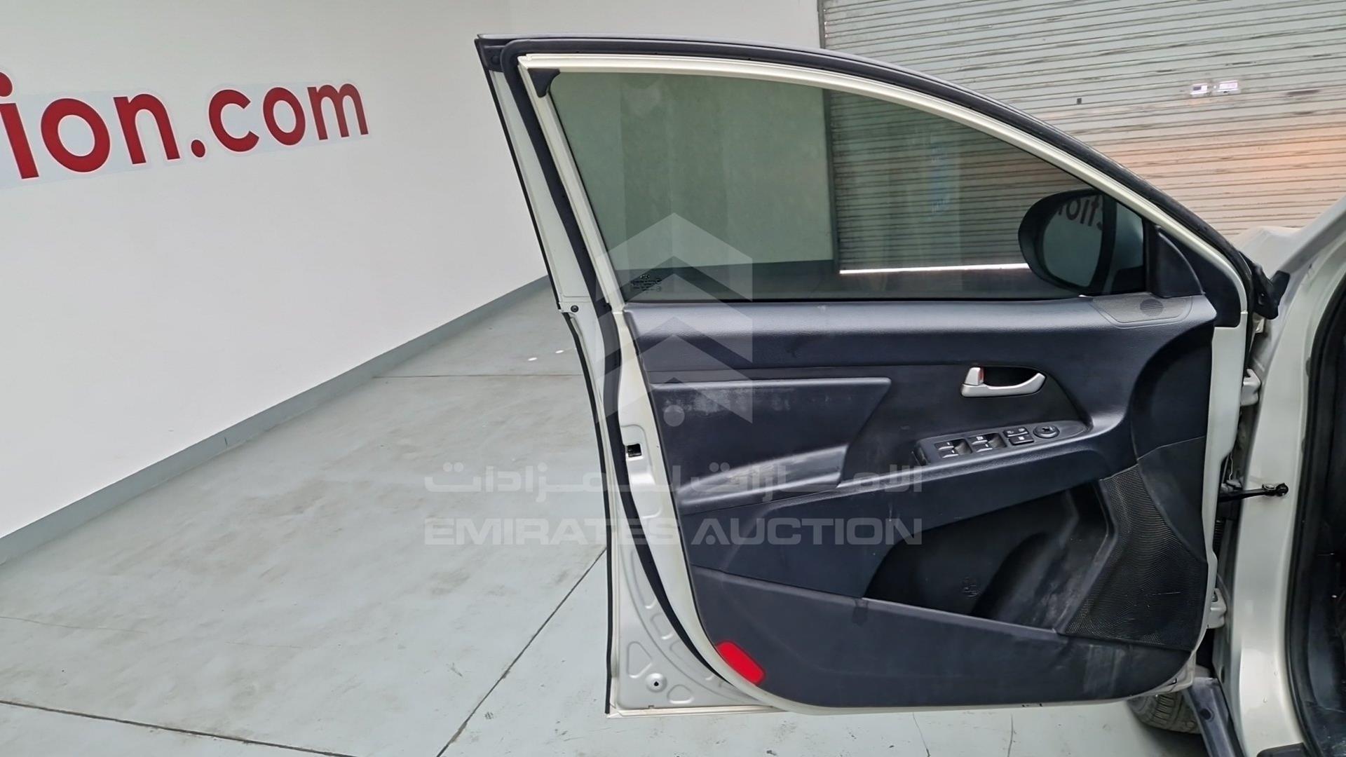 2011 KIA SPORTAGE VIN: KNAPB811XB7065010