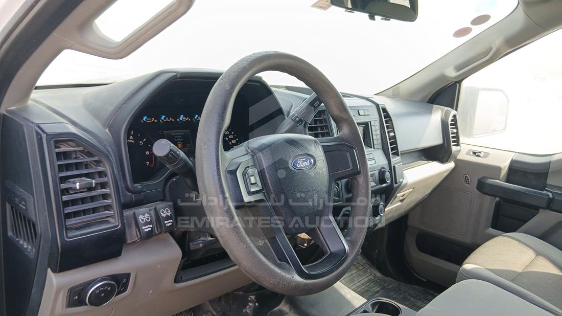 فورد اف 150 2019 — زاوية واجهة السائق الأمامية اليسرى — صورة 12