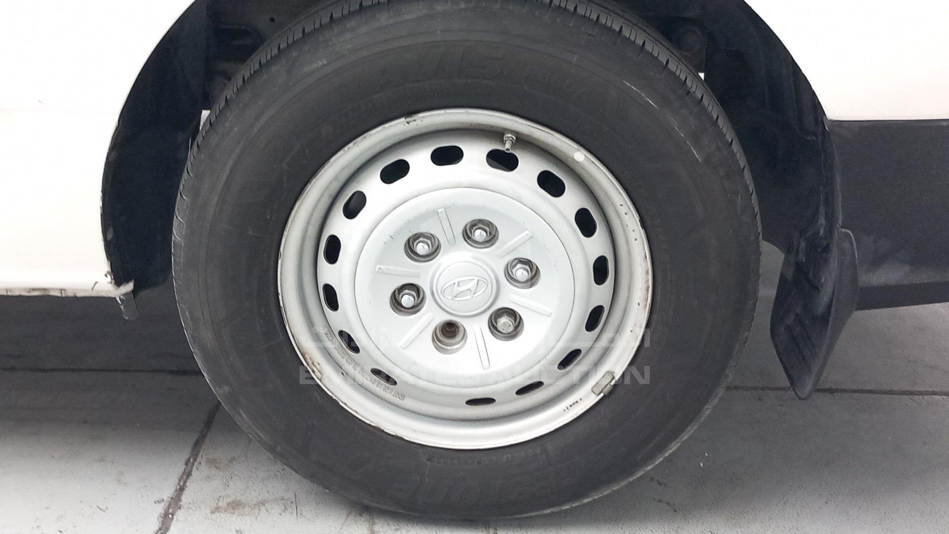2017 HYUNDAI H1 VIN: KMJWA37R7HU866337