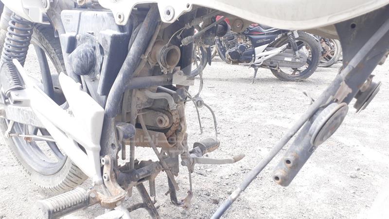 VIN: MB8NG49A5G8100282 Auction: EmiratesAuction Lot: 406993 VIN: MB8NG49A5G8100282 Suzuki Motorbike 2016 WHITE Photo 16