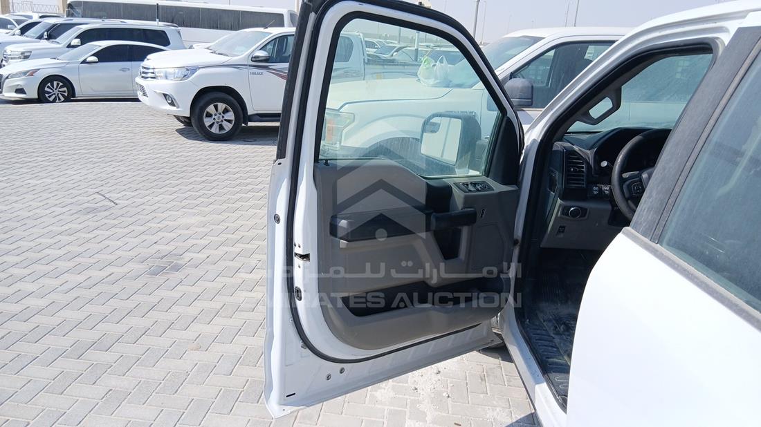 فورد اف 150 2019 — الباب الأمامي الأيسر — صورة 10