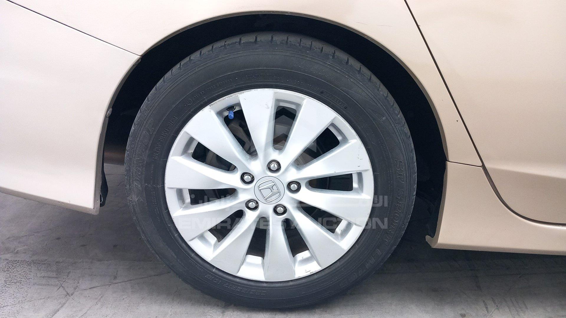 2016 HONDA ACCORD VIN: LUCCR2625G3405914