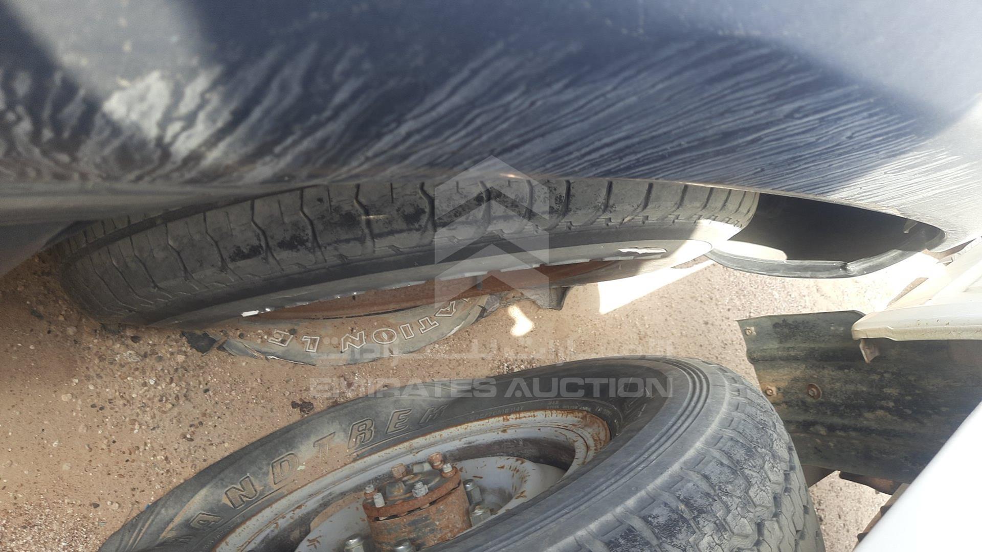 2004 TOYOTA LAND CRUISER VIN: JTECB09J543013541