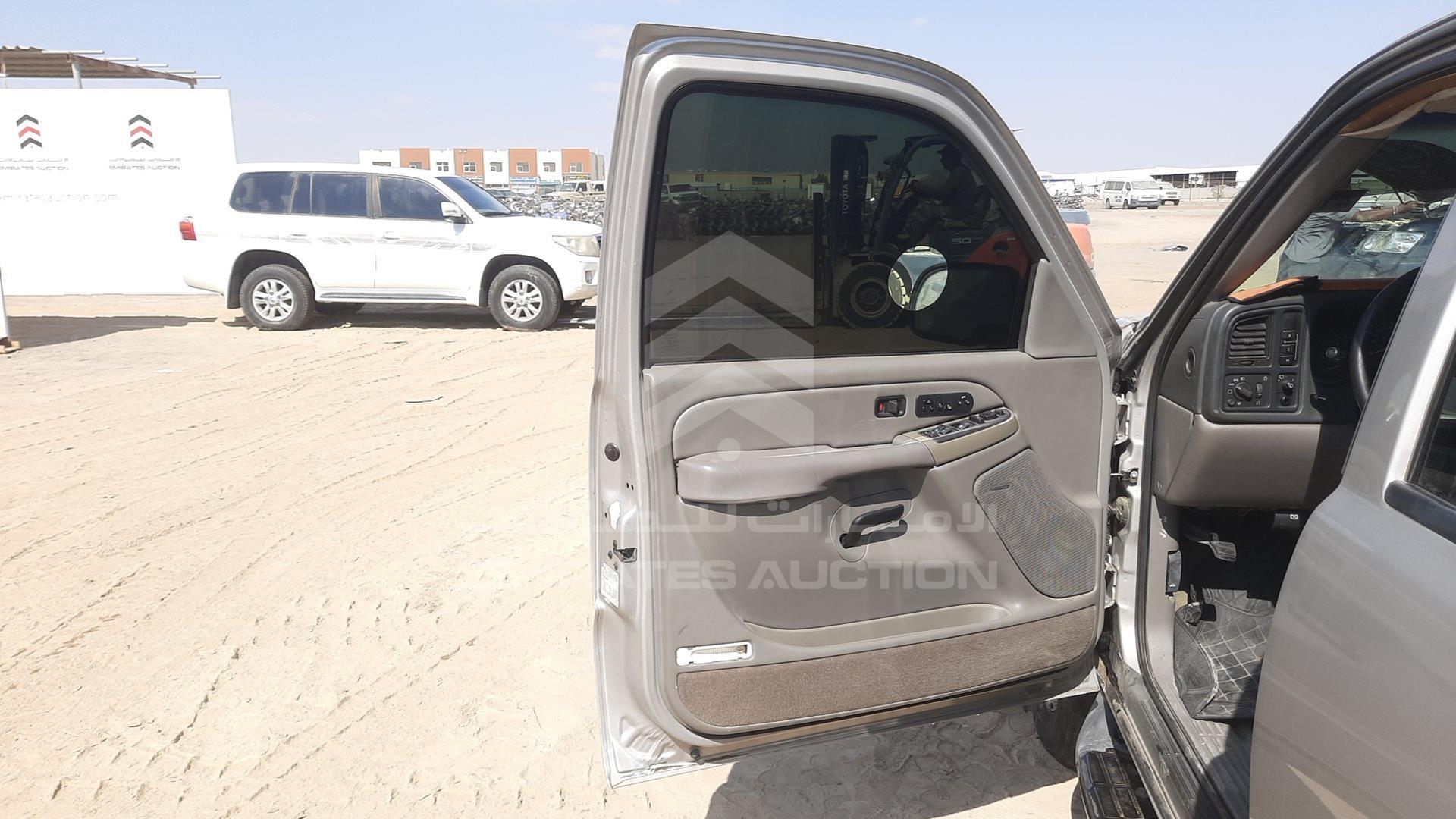 2004 CHEVROLET SUBURBAN VIN: 1GNFK16T44J145013