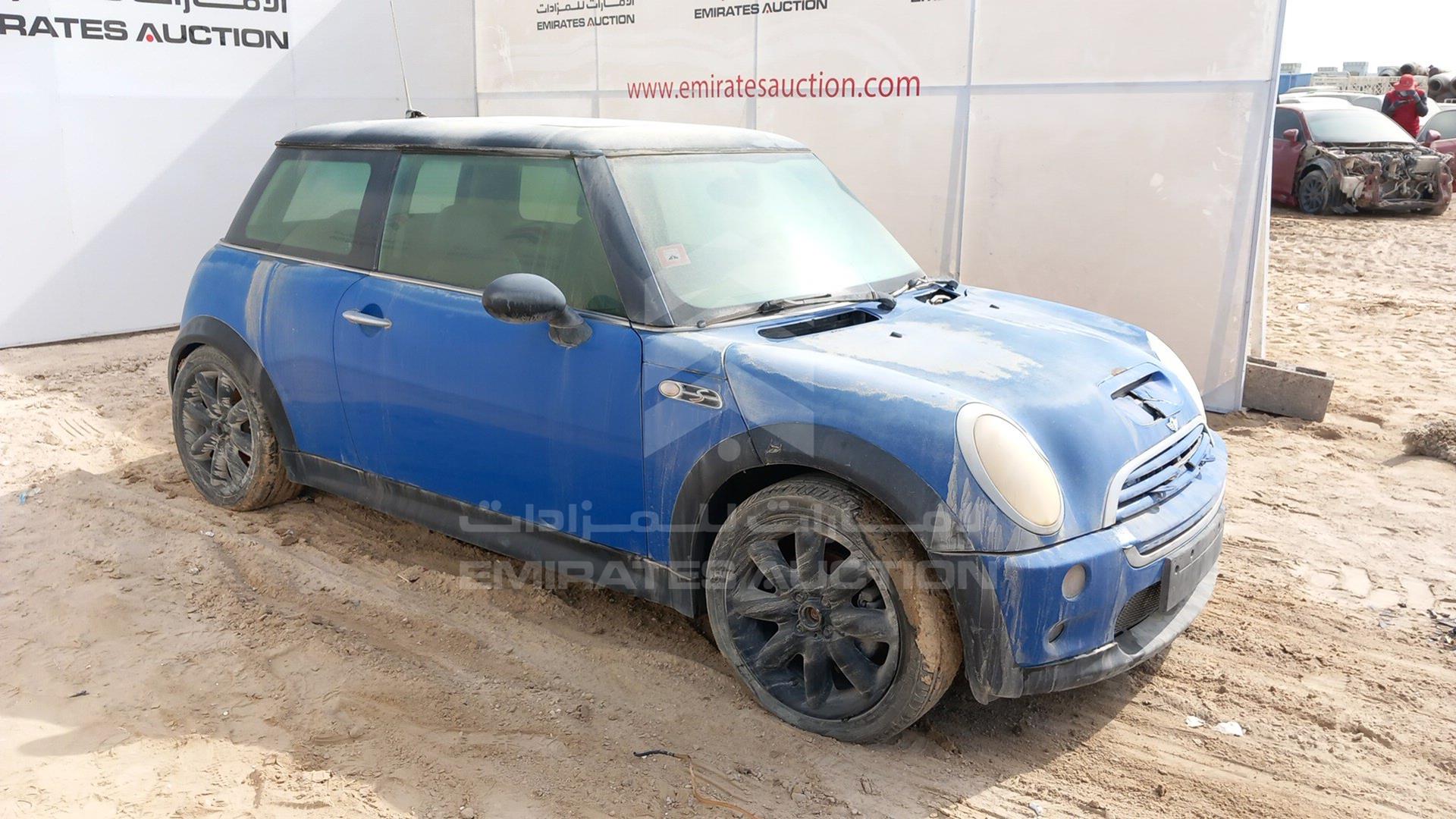 2005 MINI COOPER VIN: WMWRE31045TD32098