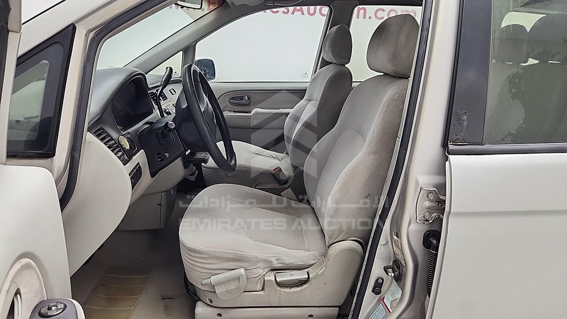 2007 HYUNDAI TRAJET VIN: KMHMG81C07U303668