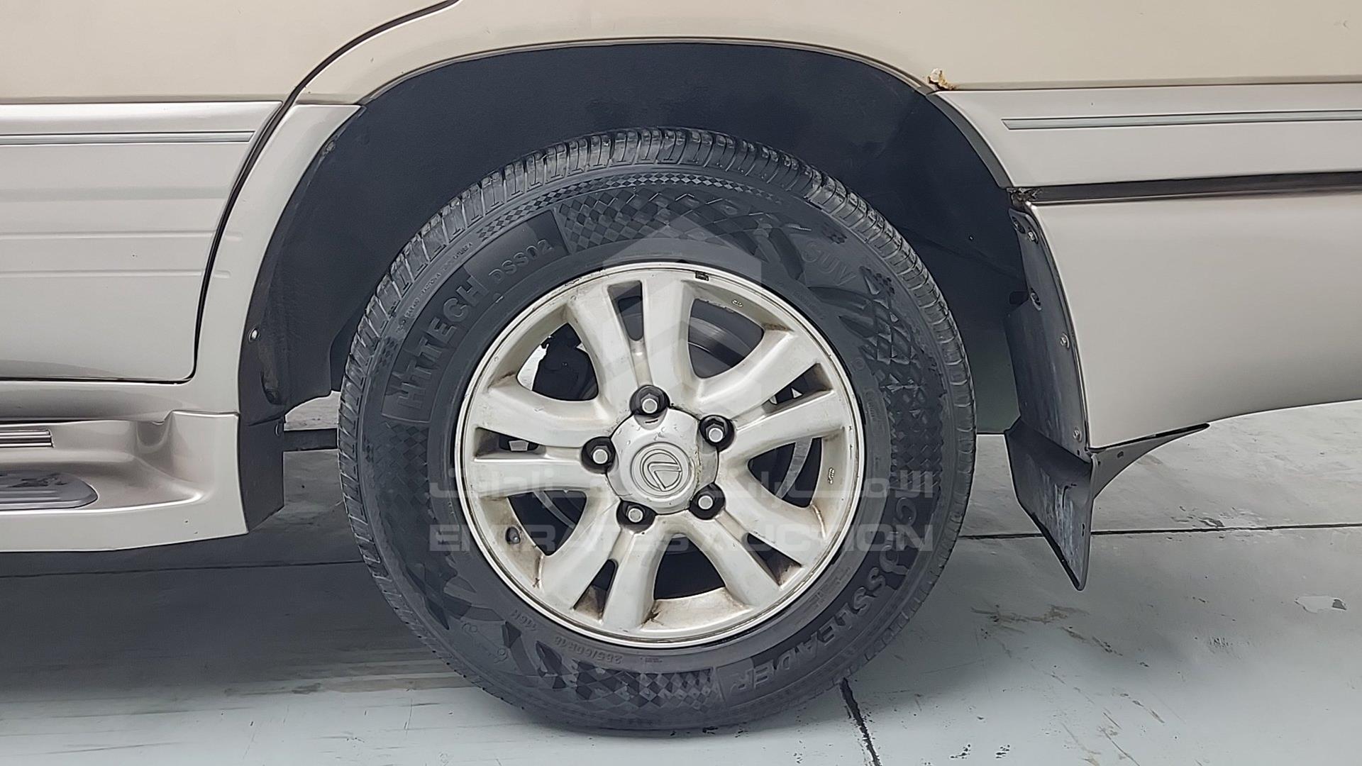 2001 LEXUS LX 470 VIN: JTJHT00W513503311