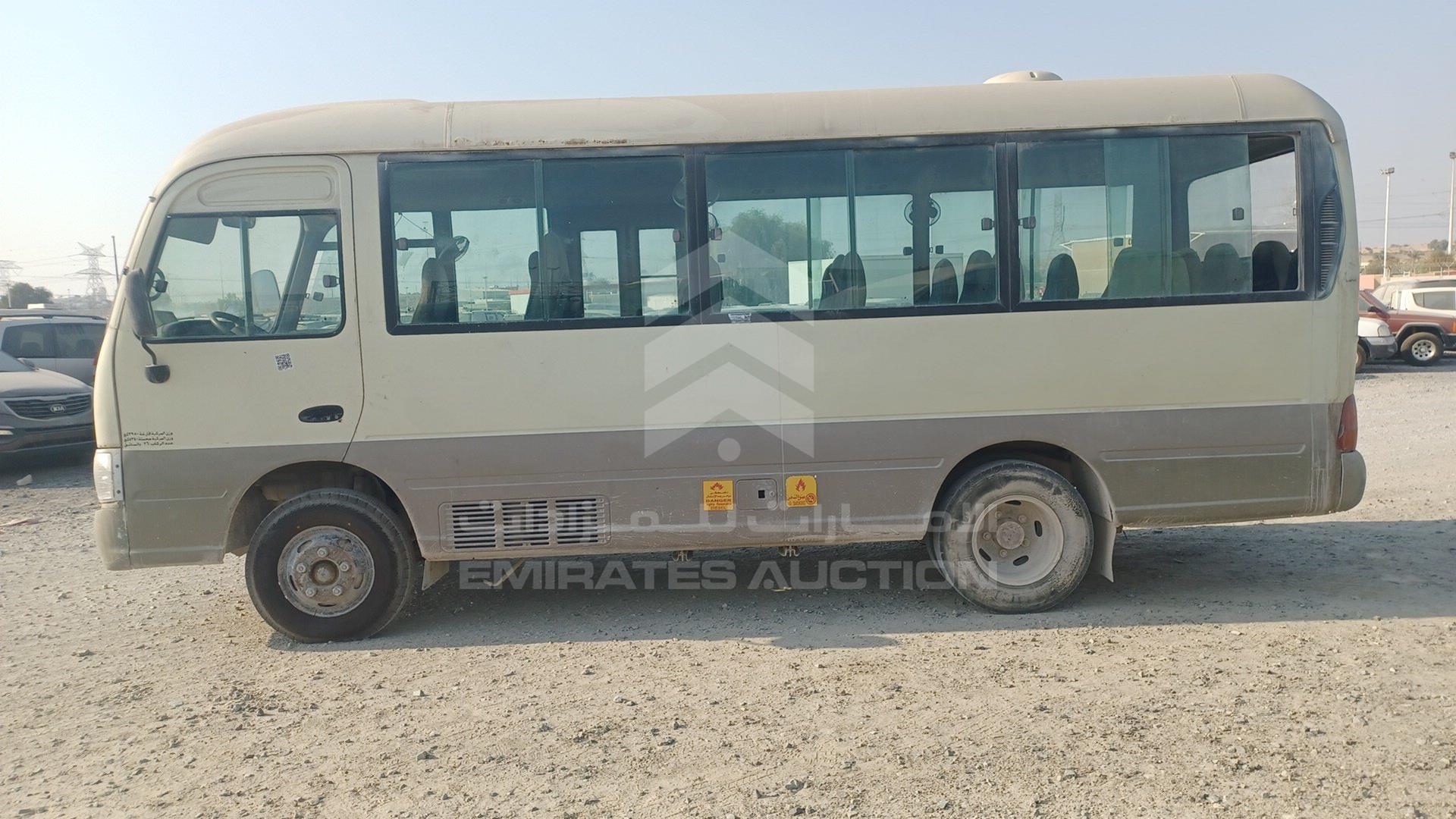 2011 HYUNDAI COUNTY VIN: KMJHG17C1BC050826
