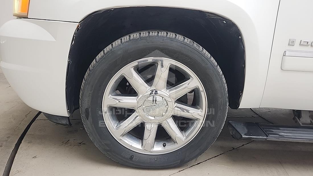 2009 GMC Yukon — Front Left Tyre — Photo 37