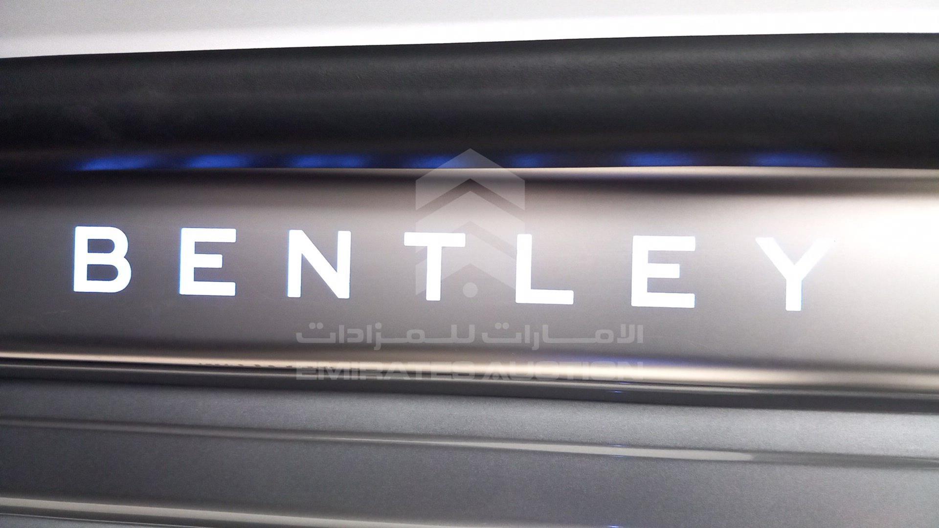 2020 BENTLEY FLYING SPUR VIN: SCBBA5ZG1LC083009