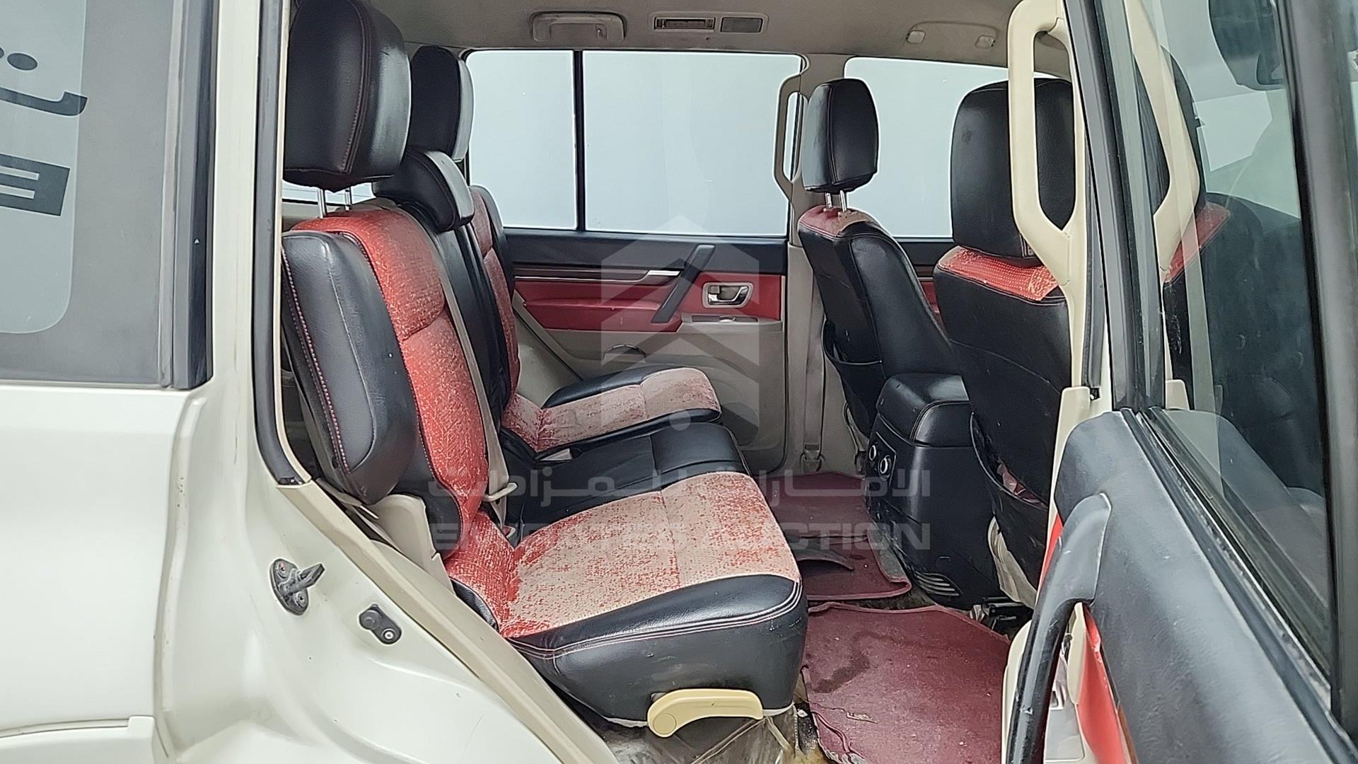 2009 MITSUBISHI PAJERO VIN: JMYLRV93W9J703606