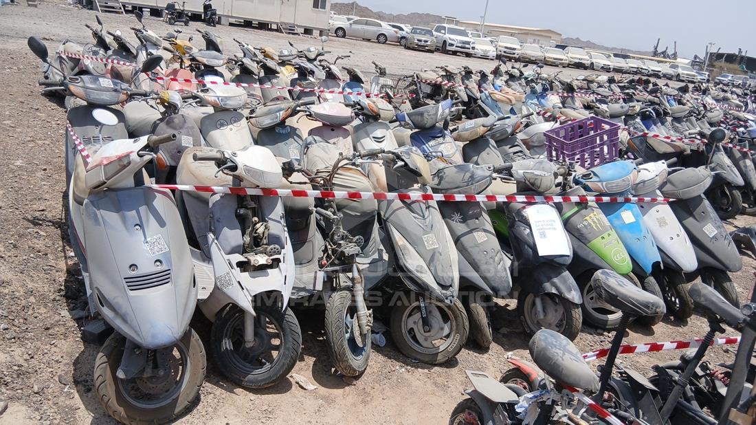 20 Scooter - Scrap without document — Full Front View — Photo 1