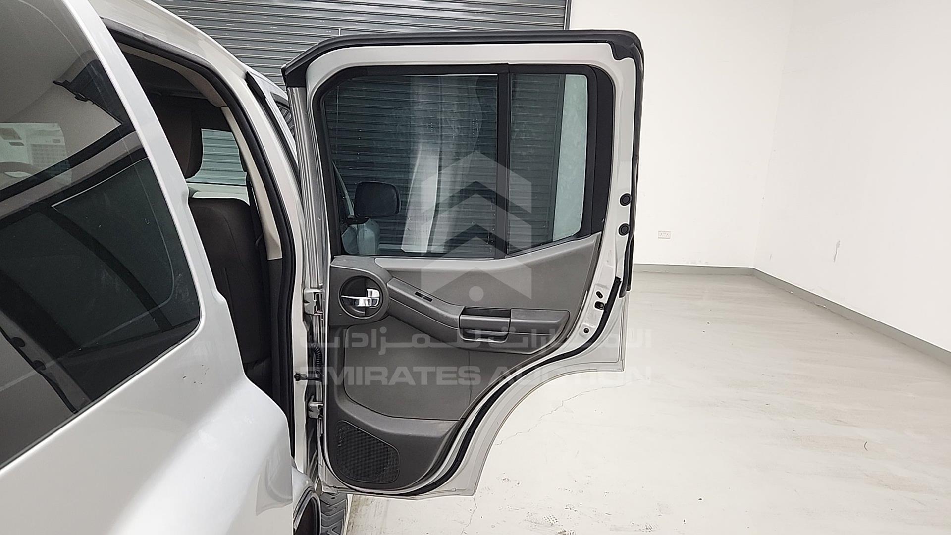 2015 NISSAN XTERRA VIN: 5N1AN0N63FN665727