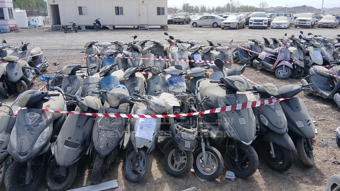 20 Scooter - Scrap without document — Full Front View — Photo 1