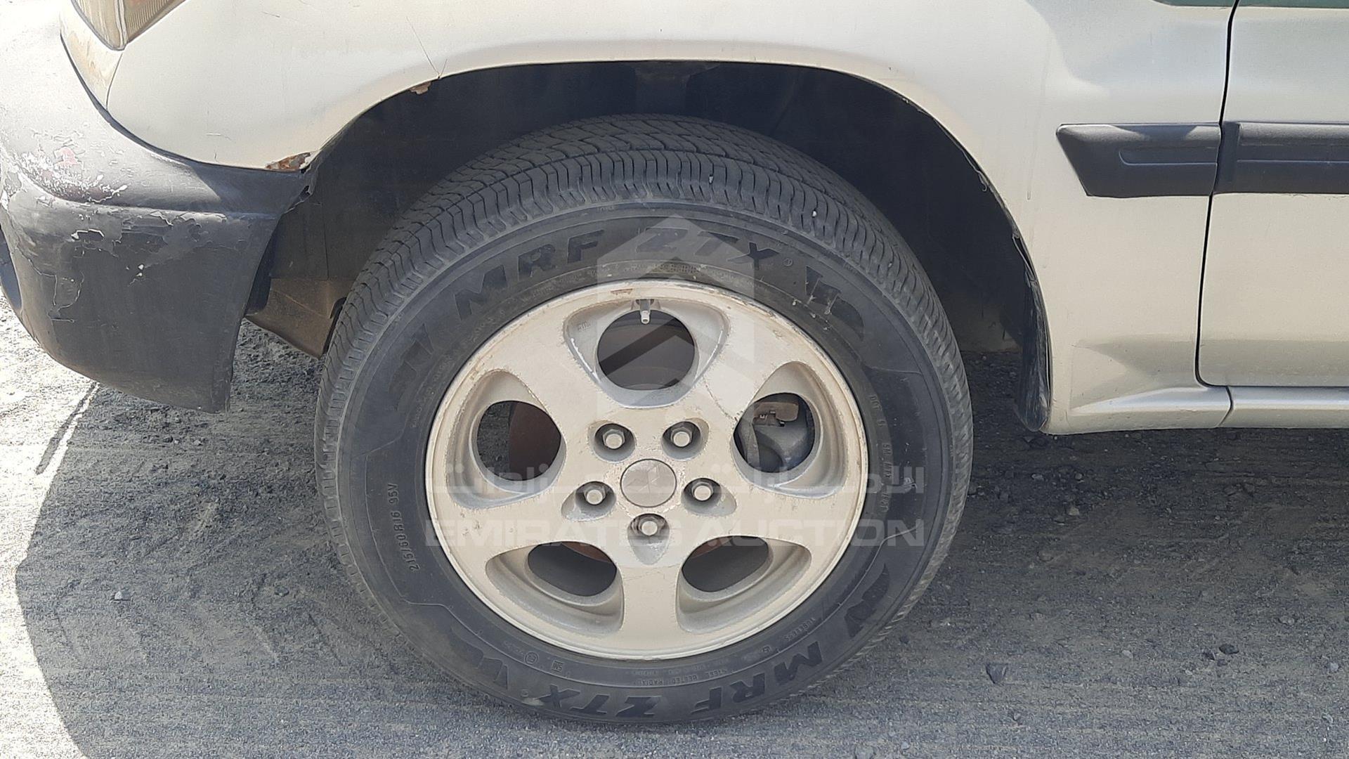 2000 MITSUBISHI PAJERO VIN: JMYLRH76WYY700118