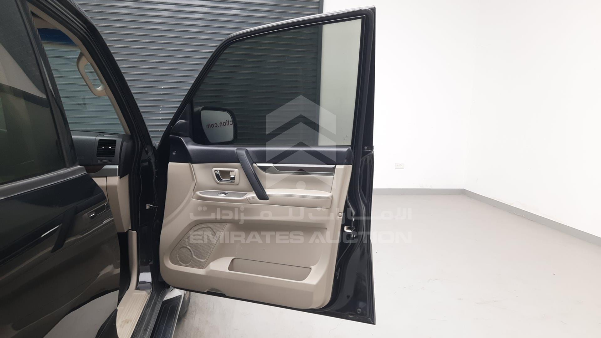 2011 MITSUBISHI PAJERO VIN: JMYLRV95WBJ706153