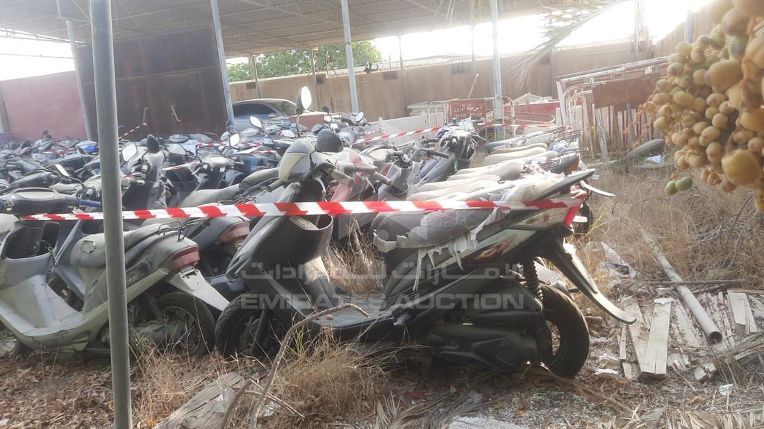 21 Scooters - Scrap without document — Rear Left Angle — Photo 10