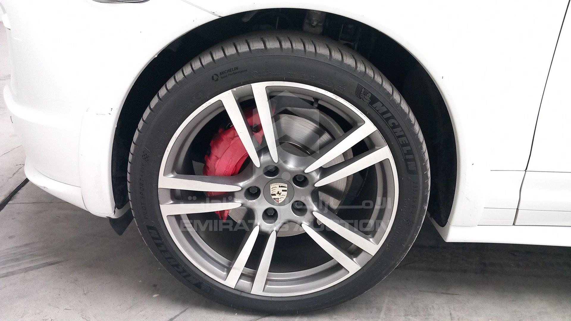 2013 PORSCHE CAYENNE GTS VIN: WP1ZZZ92ZDLA74142
