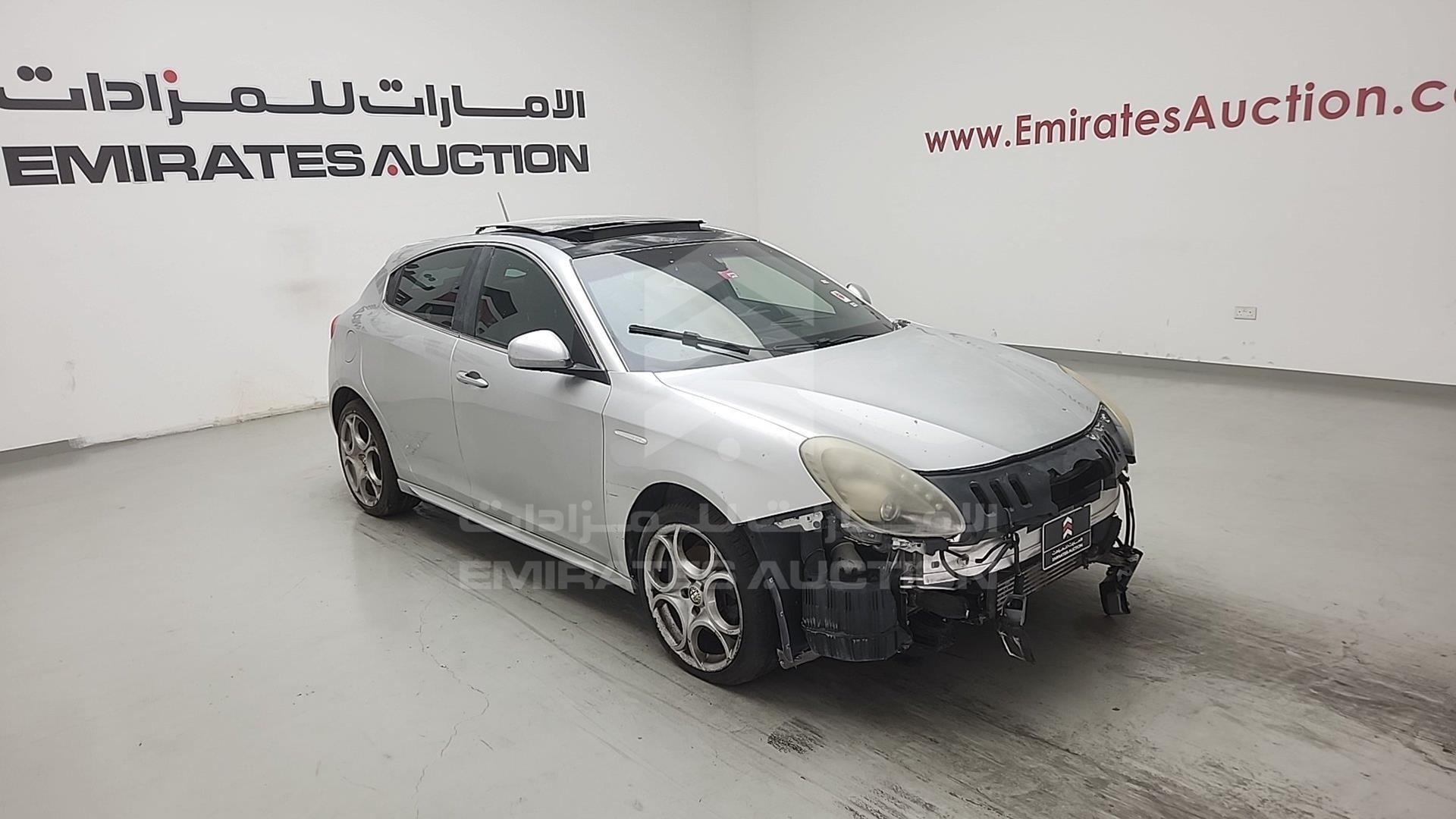 2014 ALFA ROMEO GILULIETTA VIN: ZARCABCA0E7216185