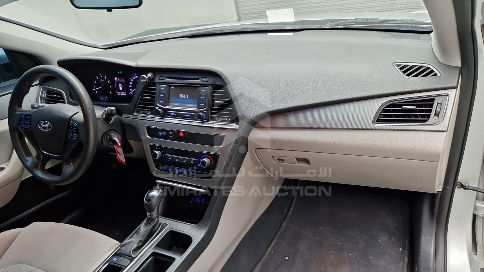 2016 HYUNDAI SONATA VIN: KMHE241G9GA207828