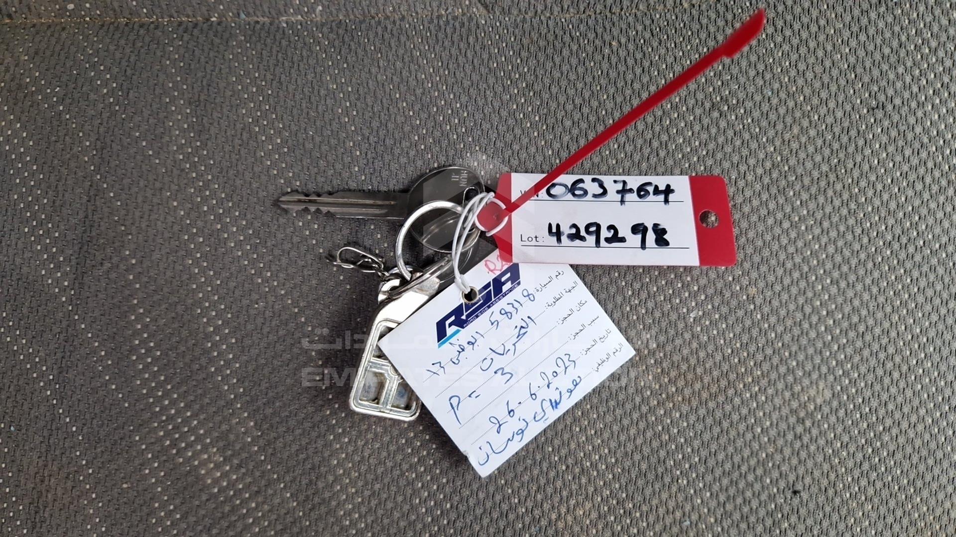2005 HYUNDAI TUCSON VIN: KMHJM81B05U063764