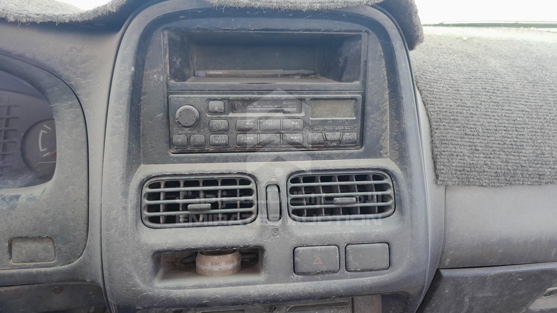 2001 NISSAN 2400 VIN: JN6DD22Y51X000201