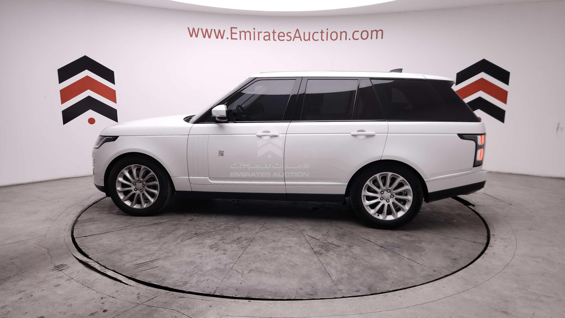 2018 RANGE ROVER HSE VIN: SALGA2BVXJA395227