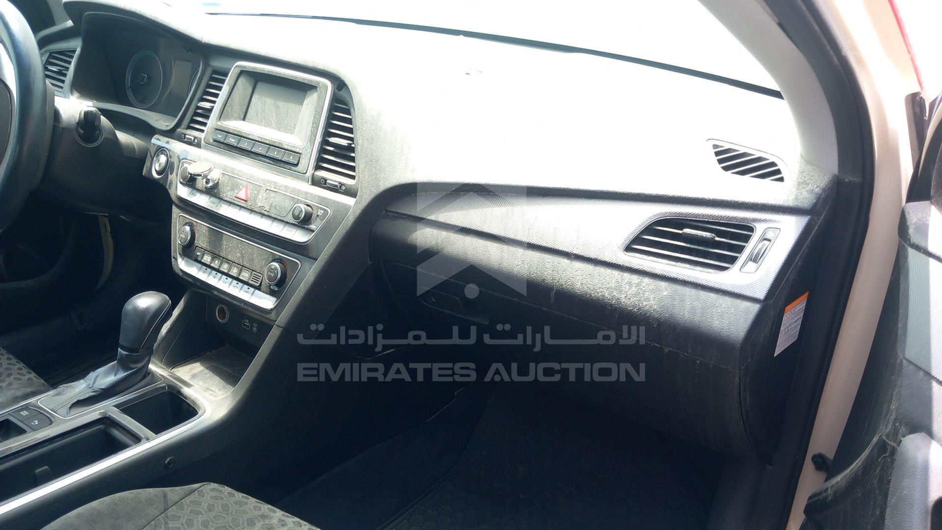 2018 HYUNDAI SONATA VIN: KMHE24130JA082089