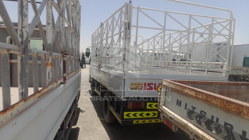 JAAKP34G987P20999 Auction: EmiratesAuction Lot: 409144 JAAKP34G987P20999 Isuzu NPR 2008 WHITE Photo 5