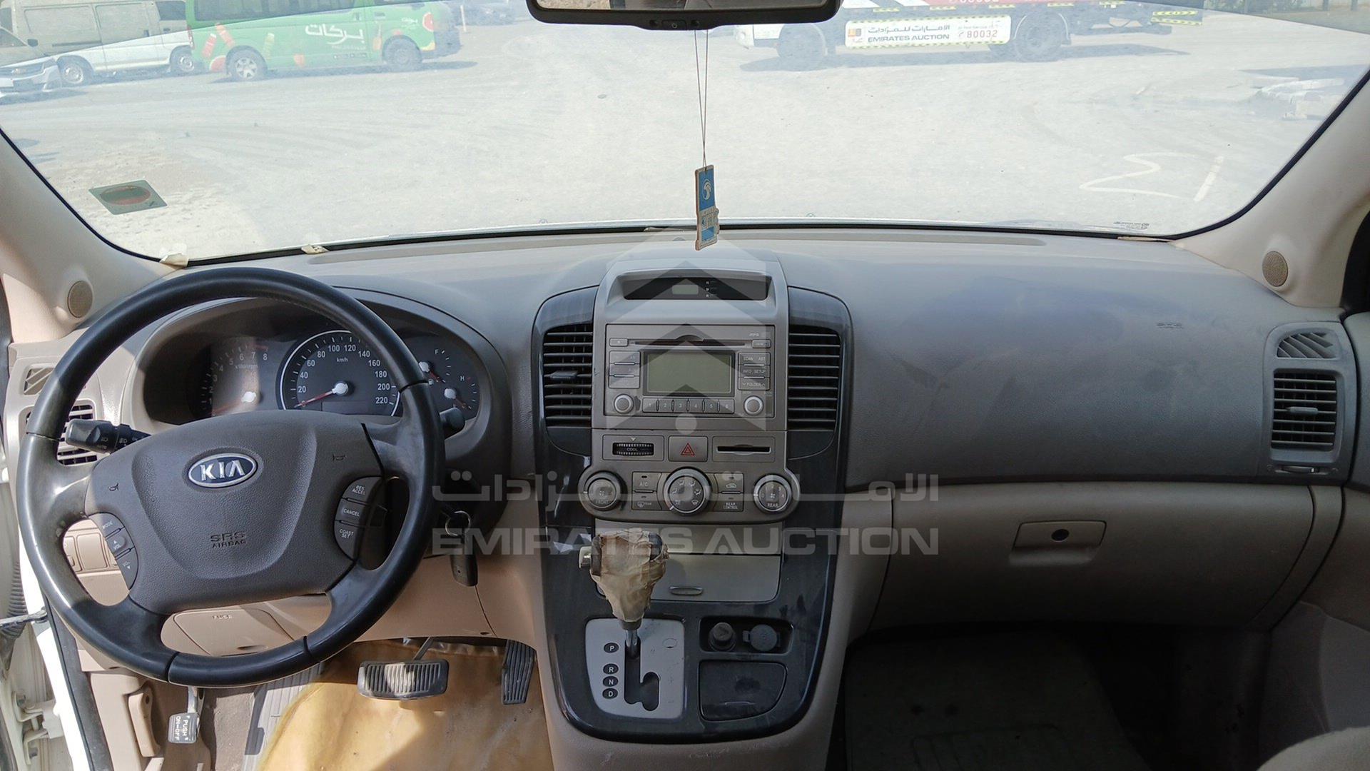 2011 KIA CARNIVAL VIN: KNAMH8176B6368474