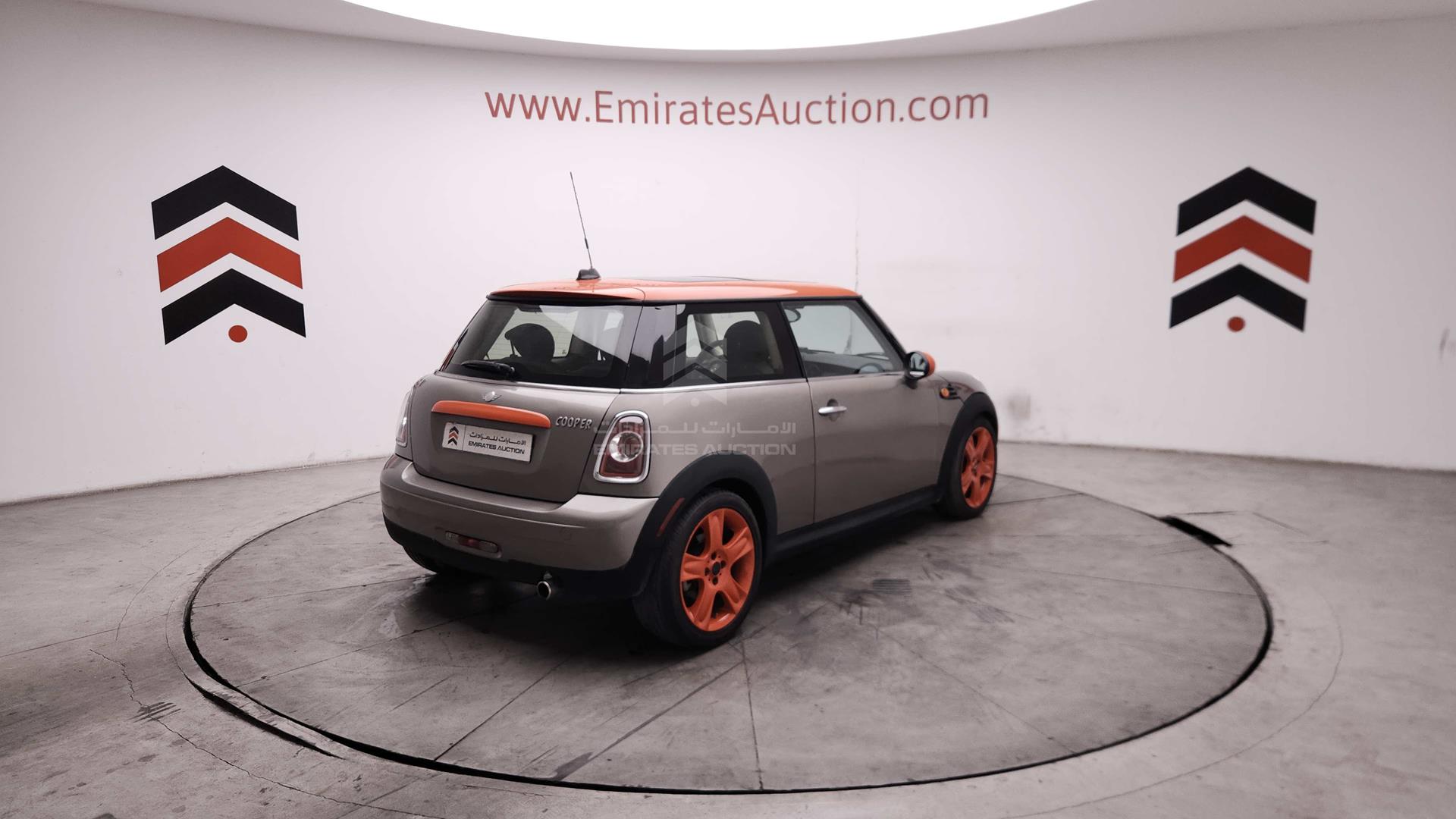 2013 MINI COOPER VIN: WMWSU3C52DT684427