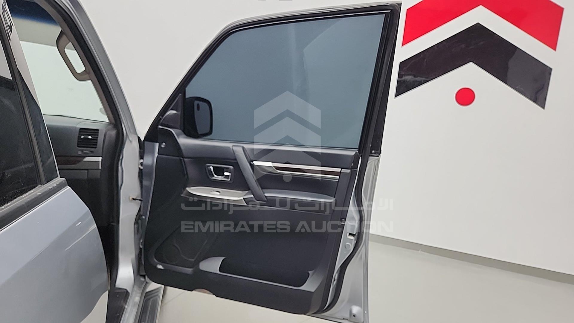 2012 MITSUBISHI PAJERO VIN: JMYLRV95WCJ703378